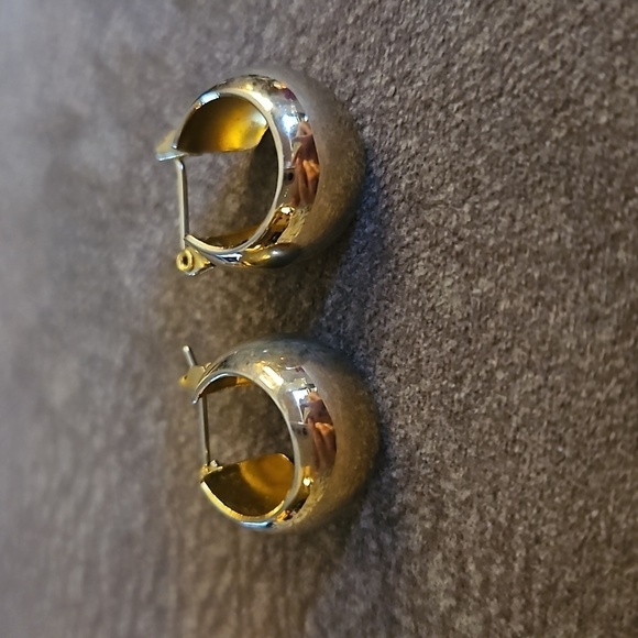 3/$30 VTG Chunky Goldtone Nautical Huggie Hoop Earrings - Picture 3 of 4